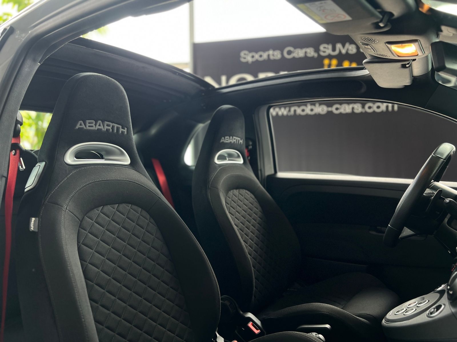 Fahrzeugabbildung Abarth 595C Aut. CARPLAY KLIMA XENON ALU