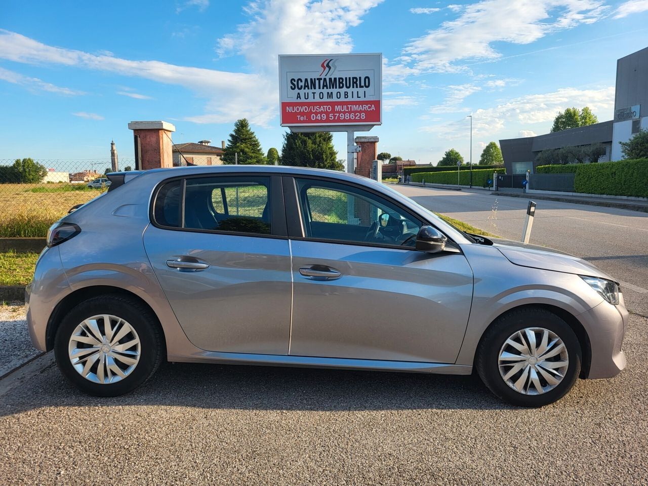 PEUGEOT 208