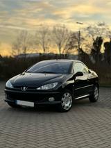 Peugeot 206 CC  1.6 16v  TÜV Neu 02/2028  Sehr ... - Peugeot 206 S16 mit Benzin-Antrieb
