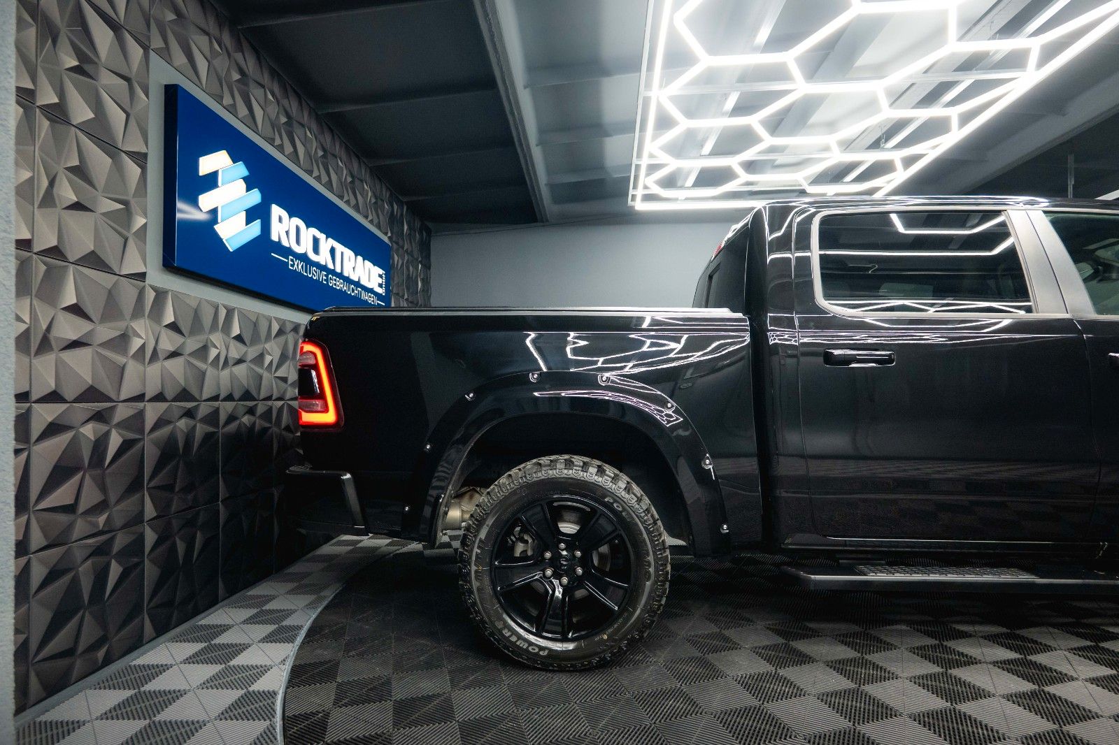 Fahrzeugabbildung Dodge RAM 5.7 V8 HEMI 4x4 OFFROAD BLACK EDITION *19%