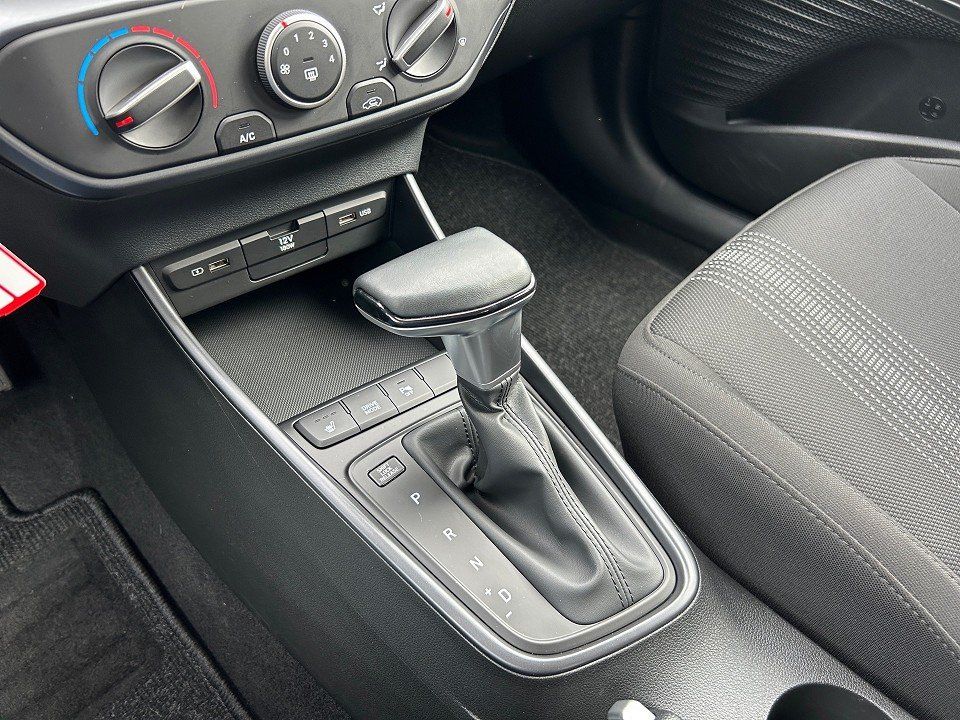 Fahrzeugabbildung Hyundai i20 1.0T 7DCT SELECT FUNKT-P 1HD SHZ GARANT-2/28