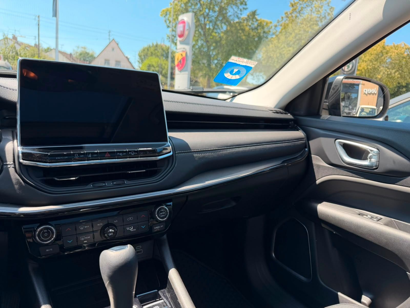 Fahrzeugabbildung Jeep Compass Summit Pano el. Sitz Leder Navi Mildhyb.