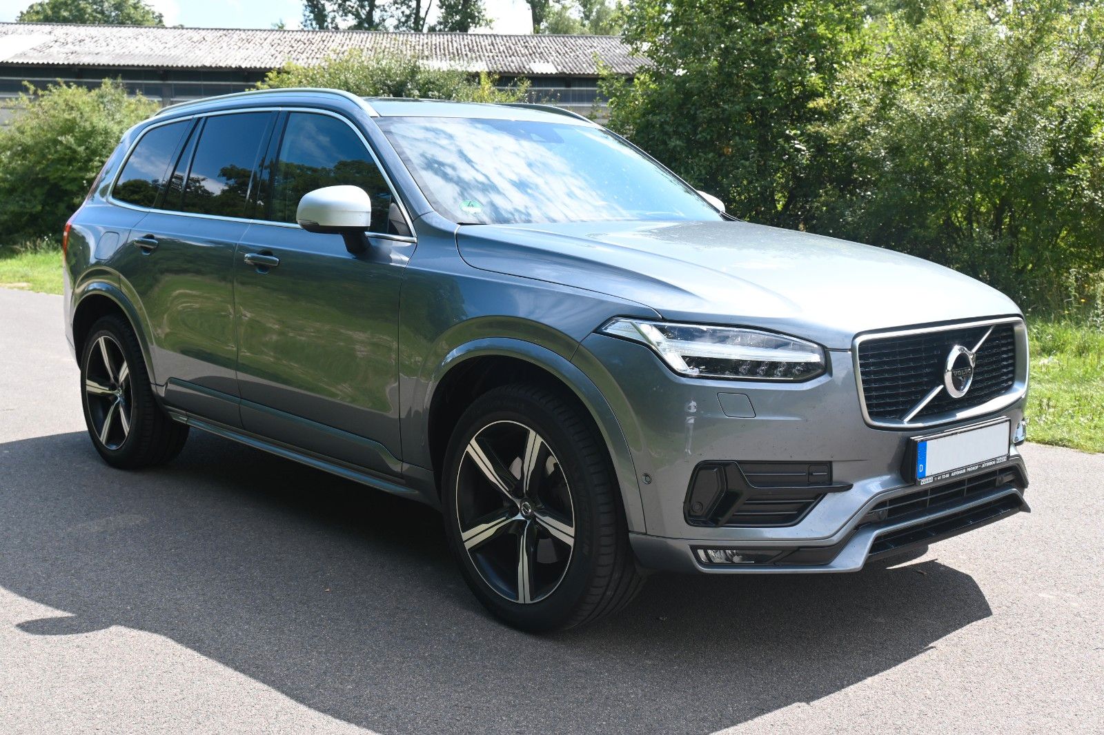 Fahrzeugabbildung Volvo XC90 D5 AWD*R-Design*STHZ*360°*LUFT*AHK*MIETKAUF