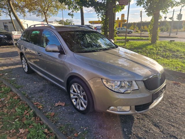 Skoda Superb Combi Ambition. Automatik  / panoramadach