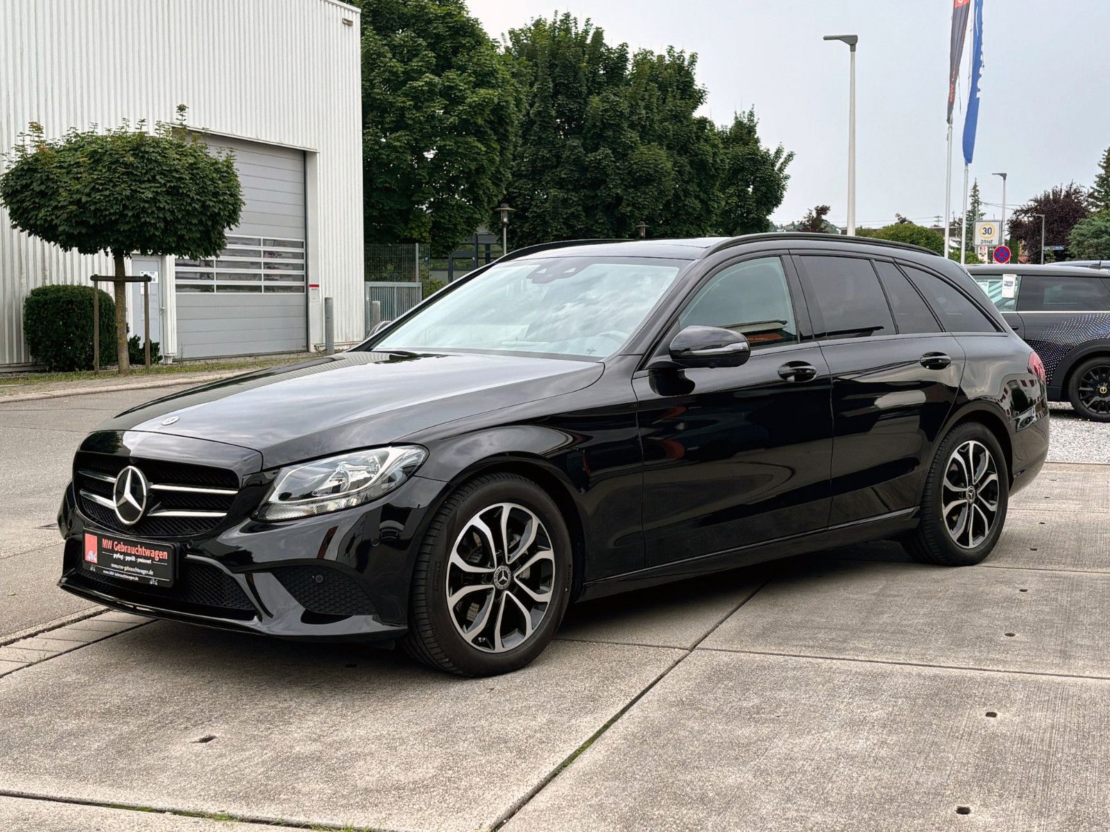 Fahrzeugabbildung Mercedes-Benz C220d T-Modell Avantgarde ACC 360° AHK PANO NAV