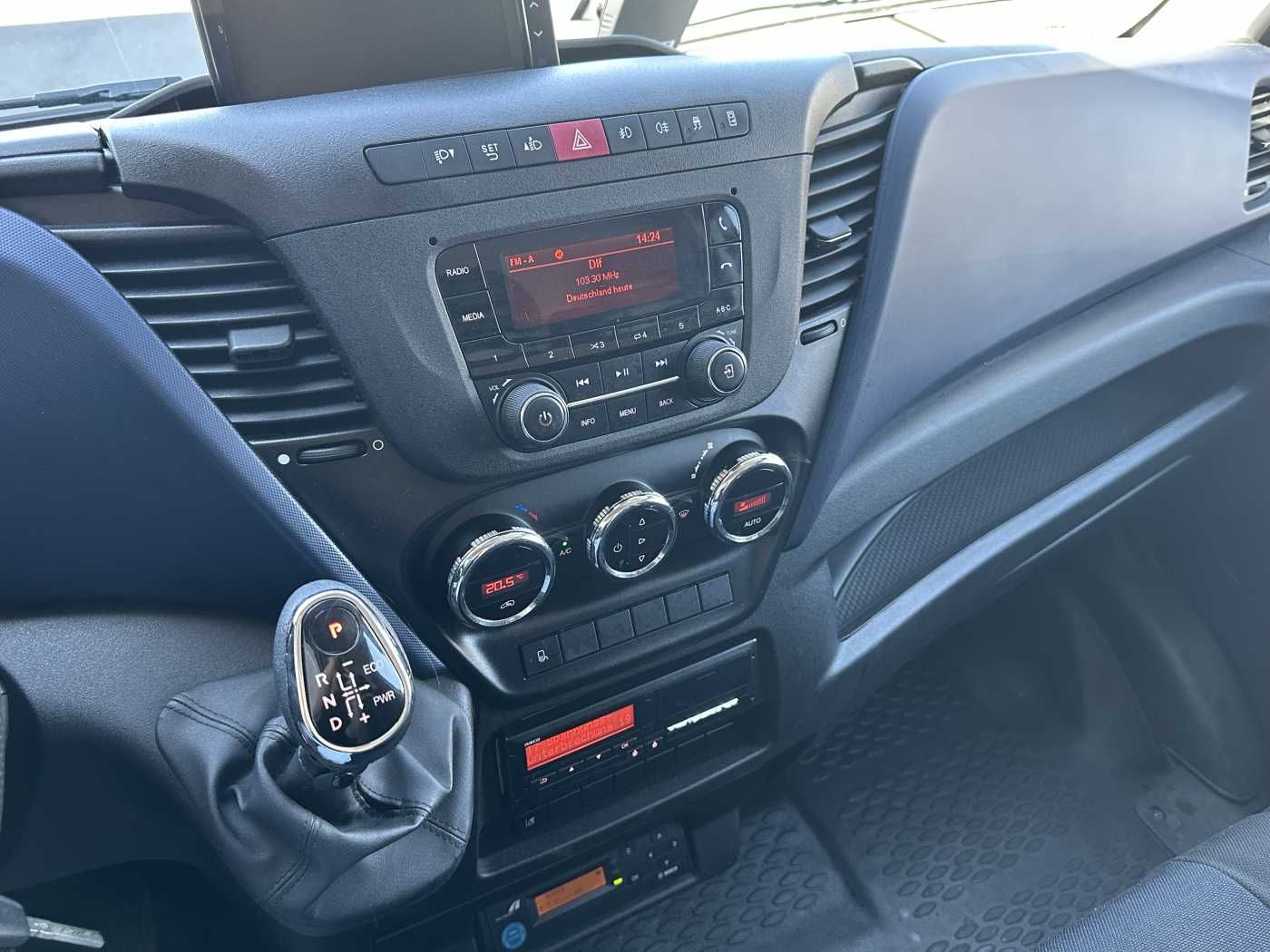Fahrzeugabbildung Iveco Daily 50C16 R4.100mm *AHK*Automatik*Ladekran*