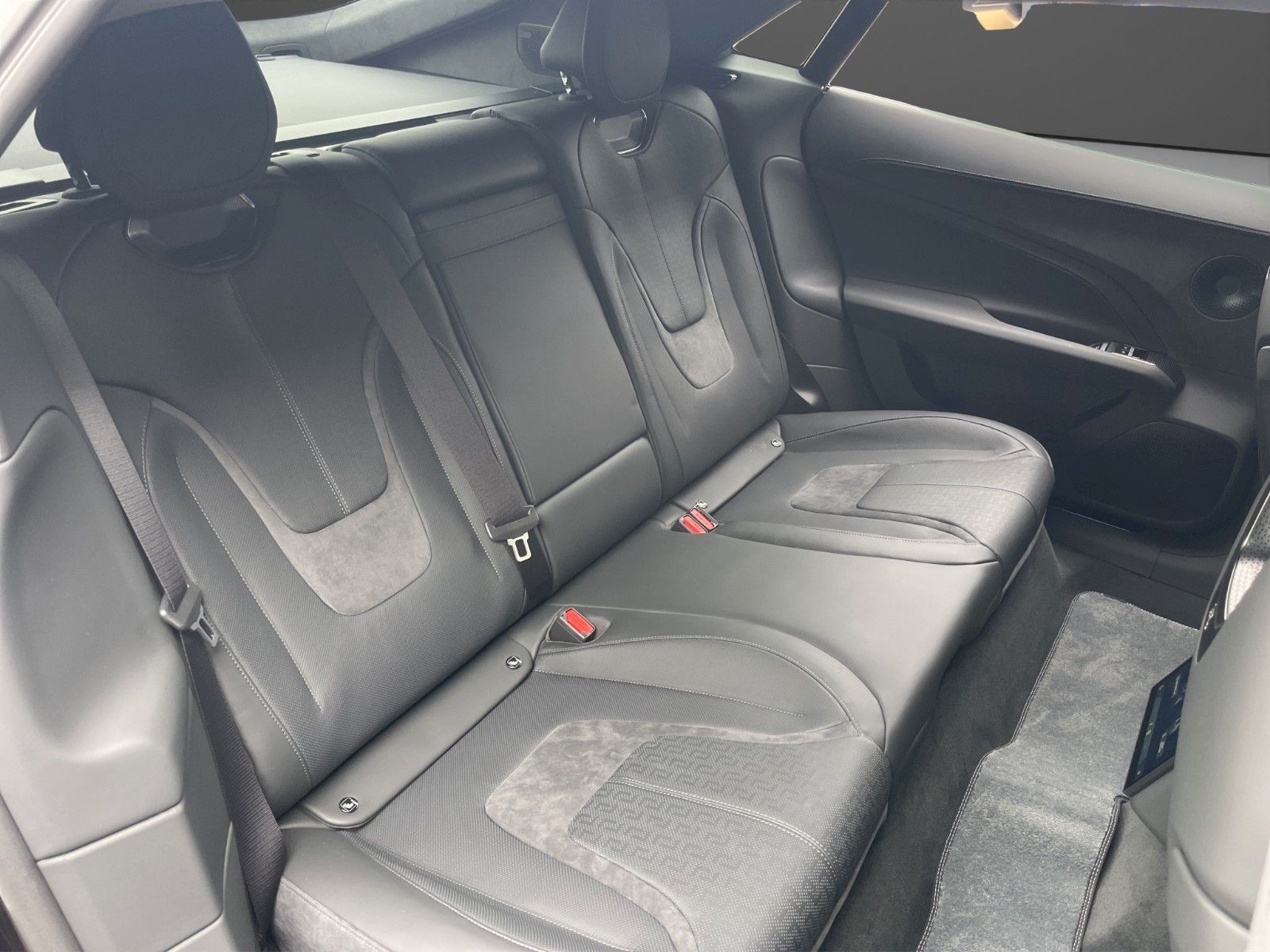 Fahrzeugabbildung Lotus Emeya 600 GT Lotus Wuppertal