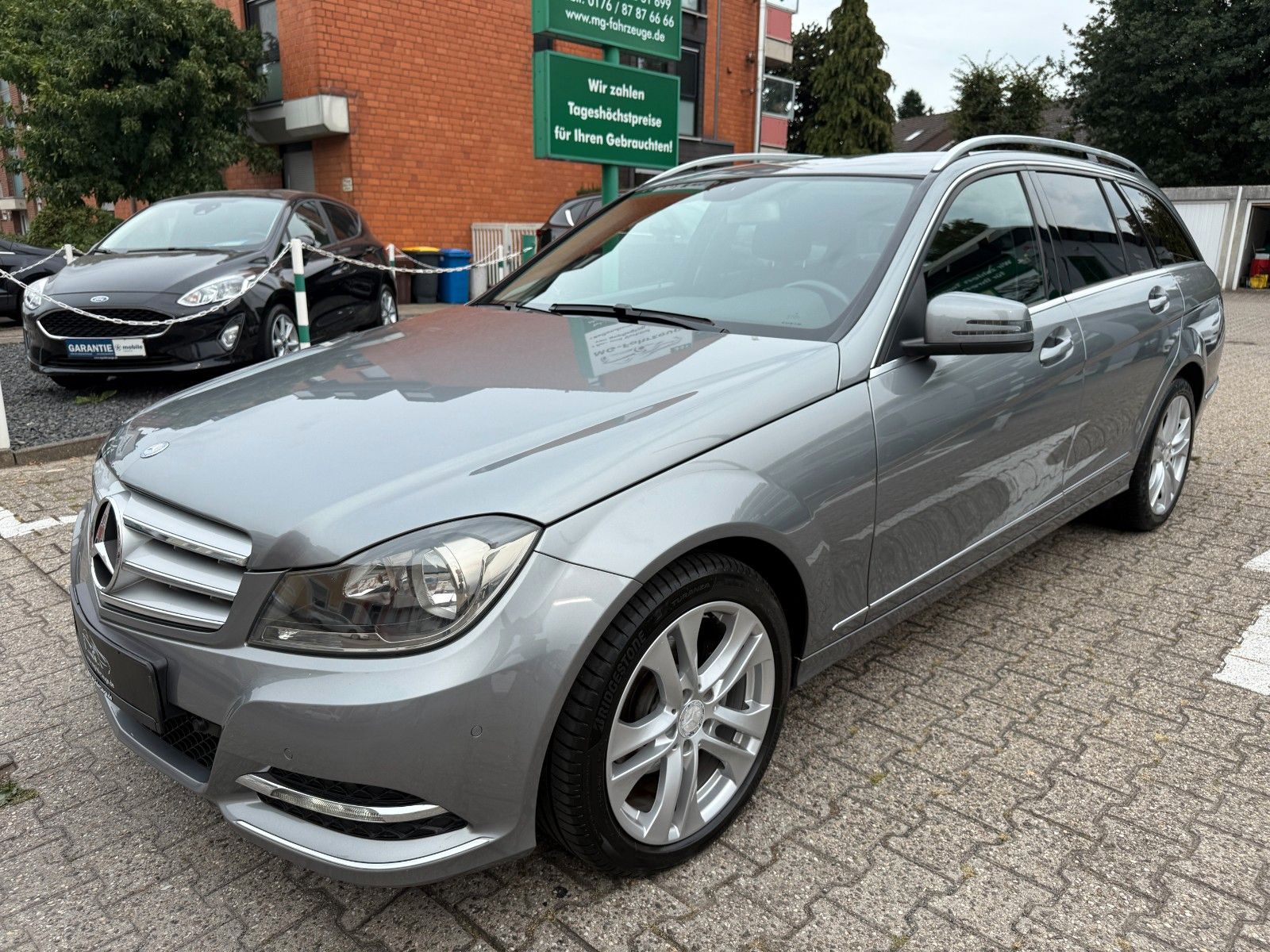 Fahrzeugabbildung Mercedes-Benz C 180 T AVANTGARDE 2-HAND PDC BLUETOOTH FACELIFT