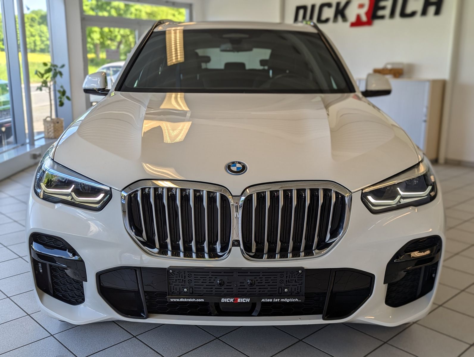 Vehicle illustration BMW X5 45 e xD M-Sport Pano Air Assist+ ACC 20&quot;