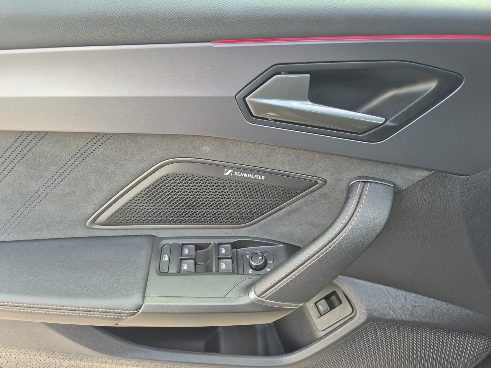 Fahrzeugabbildung CUPRA Formentor 1.5 eTSI SENNHEISER*EGDE*DYNAMIC*KAM