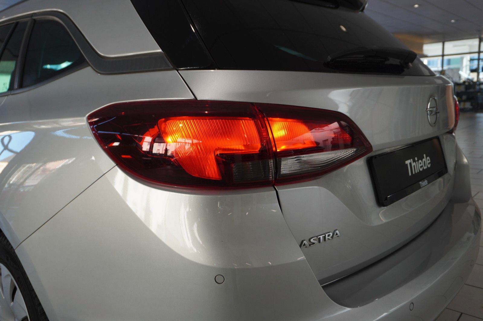 Fahrzeugabbildung Opel Astra K ST 1.0 BUSINESS NAVI/LED/SHZ/TEMP./SPORT