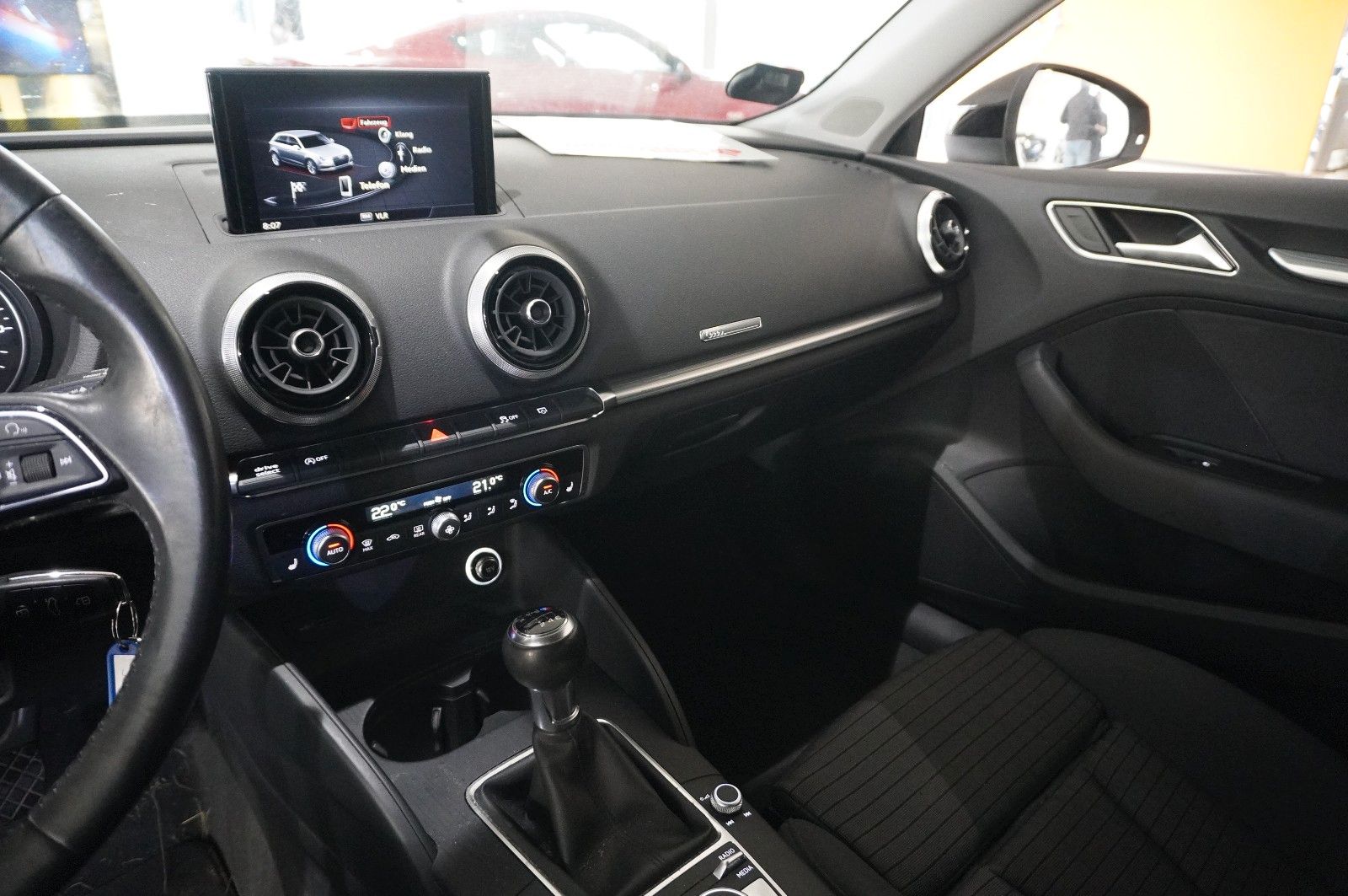 Fahrzeugabbildung Audi A3 Sportback 30 TDI S-LINE NAVI/LED/SH/SPORT/PDC