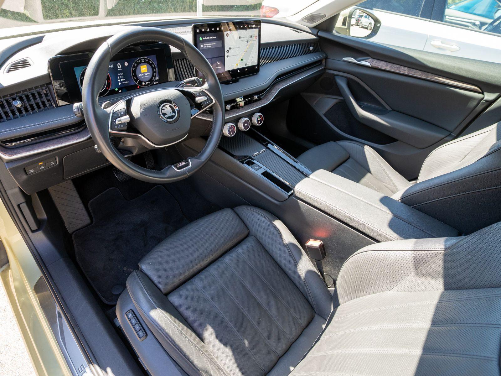 Skoda Superb Combi L&K 2.0TDI DSG LED NAVI PANO VC AHK