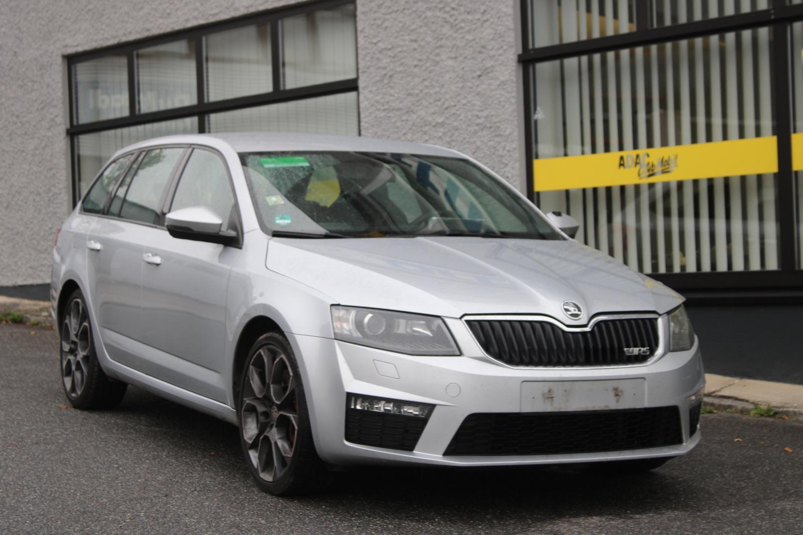Skoda Octavia 2014 — rear view