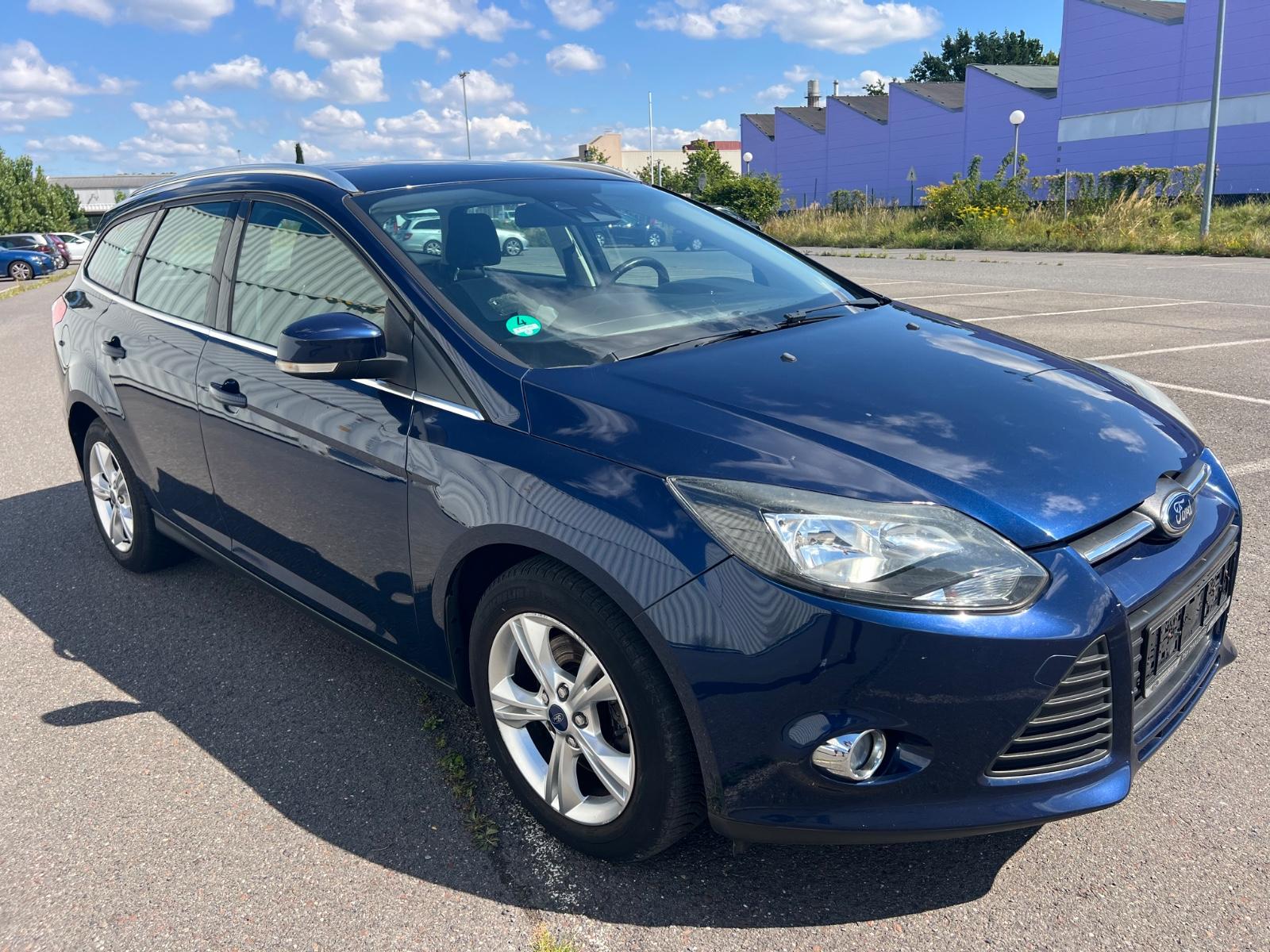 Ford Focus 2012 — interior