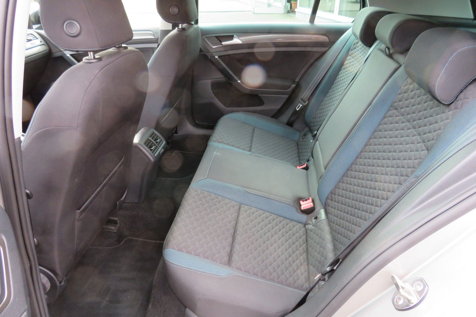 Fahrzeugabbildung Volkswagen Golf TDI IQ.DRIVE ACC NAVI AHK LED SPORTPAKET