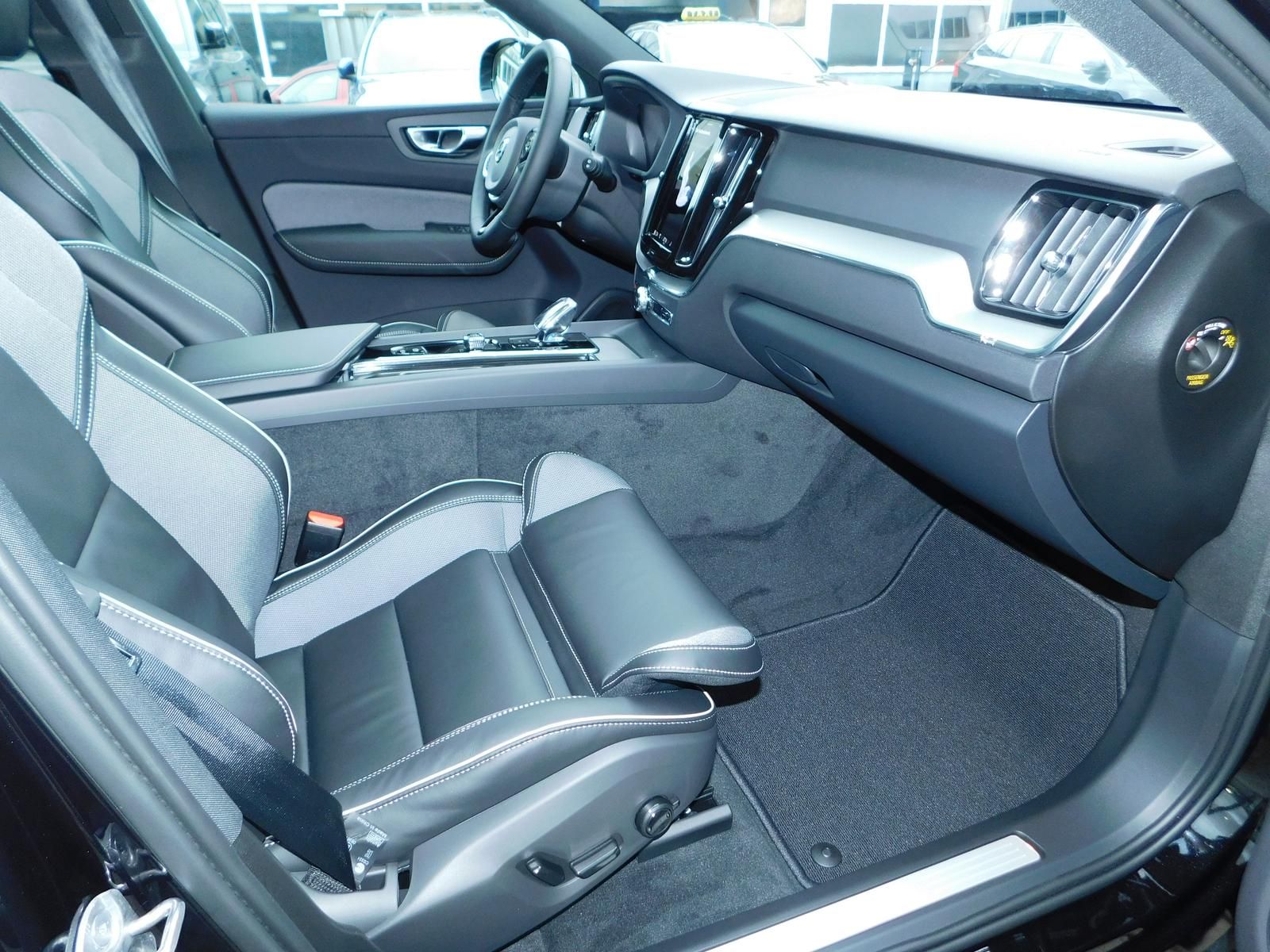 Fahrzeugabbildung Volvo XC60 T6 Recharge Plus Black Edition