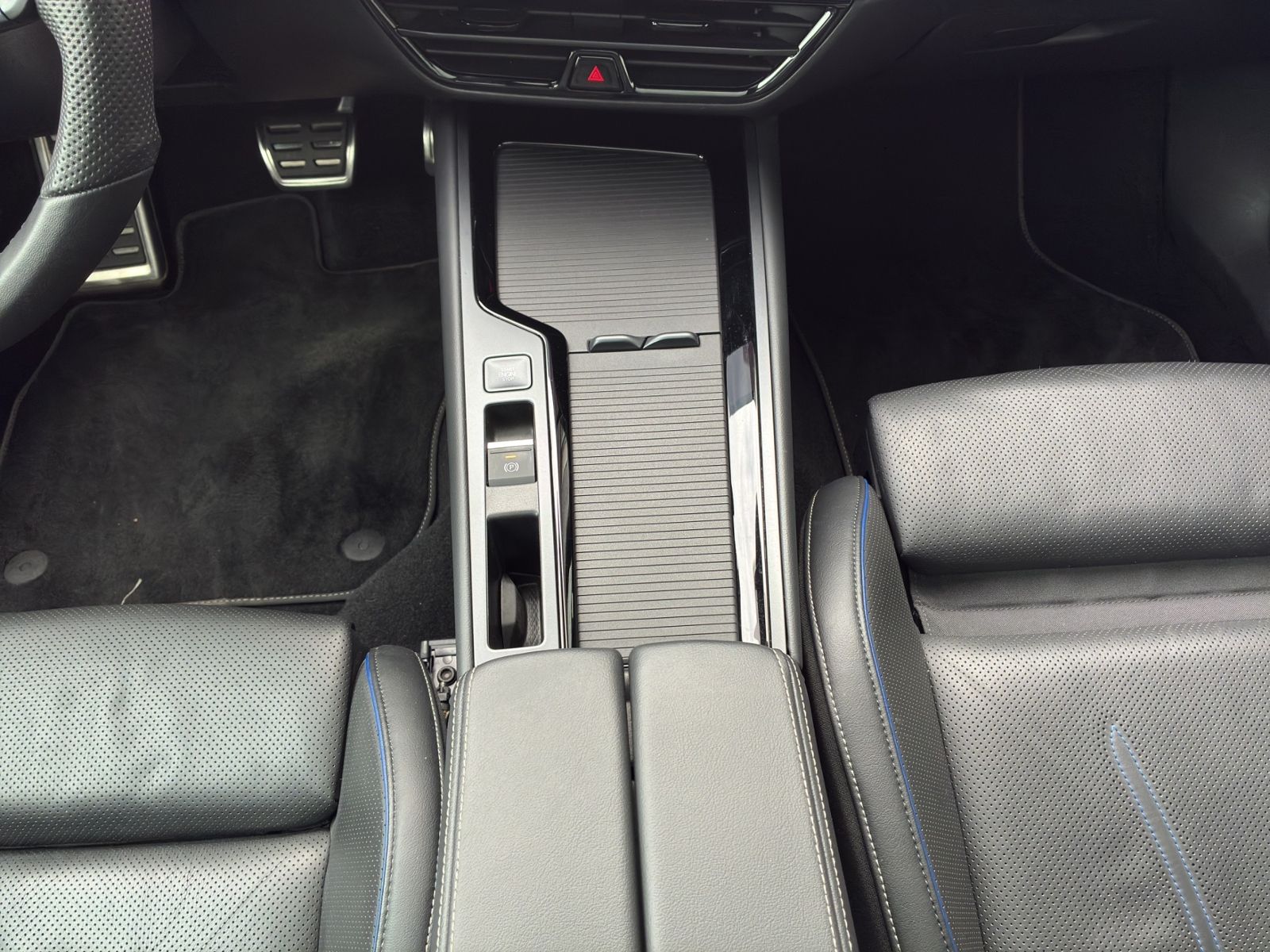 Passat 2.0 TDI R-LINE *AHK*STDHZG*PANO*H&K*