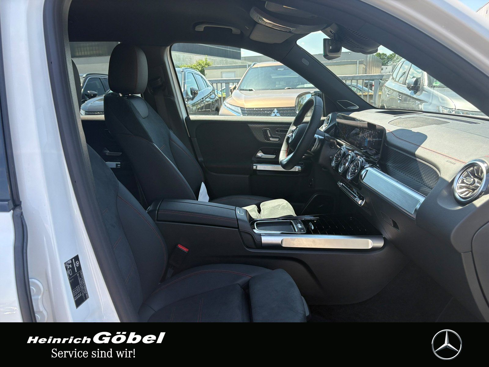 Fahrzeugabbildung Mercedes-Benz EQB 300 AMG-LINE HEAD-UP*BURMESTER*360°*MEMORY