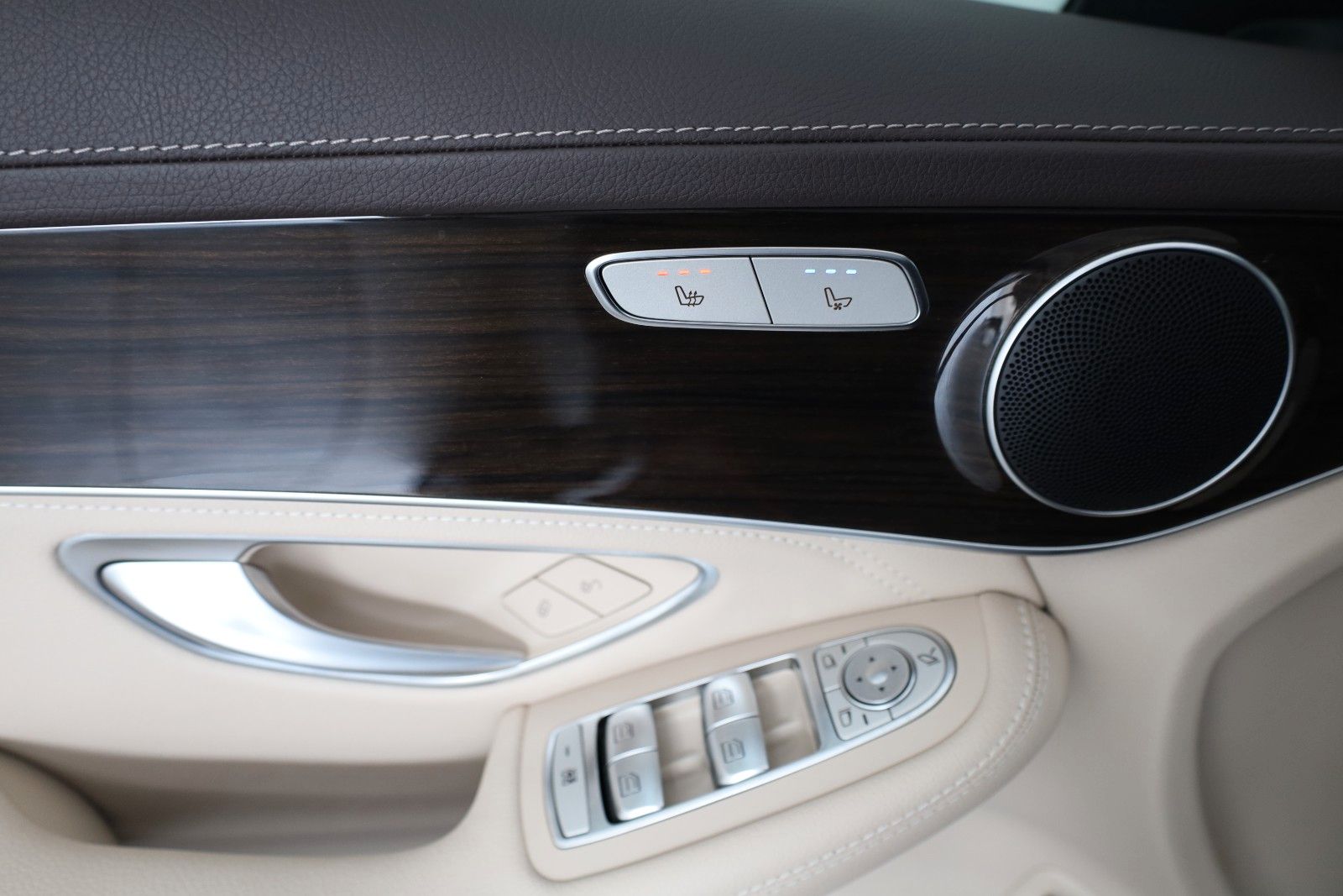 Fahrzeugabbildung Mercedes-Benz GLC 300e 4M Coupe,Sitzlüftung,Leder,Navi,Kamera