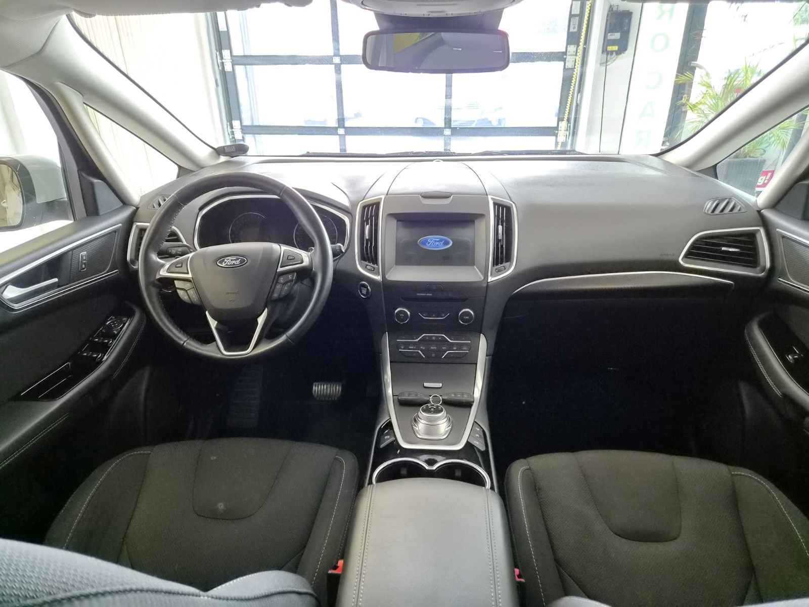 Fahrzeugabbildung Ford S-MAX Titanium / 1. HAND / NAVI / AHK /