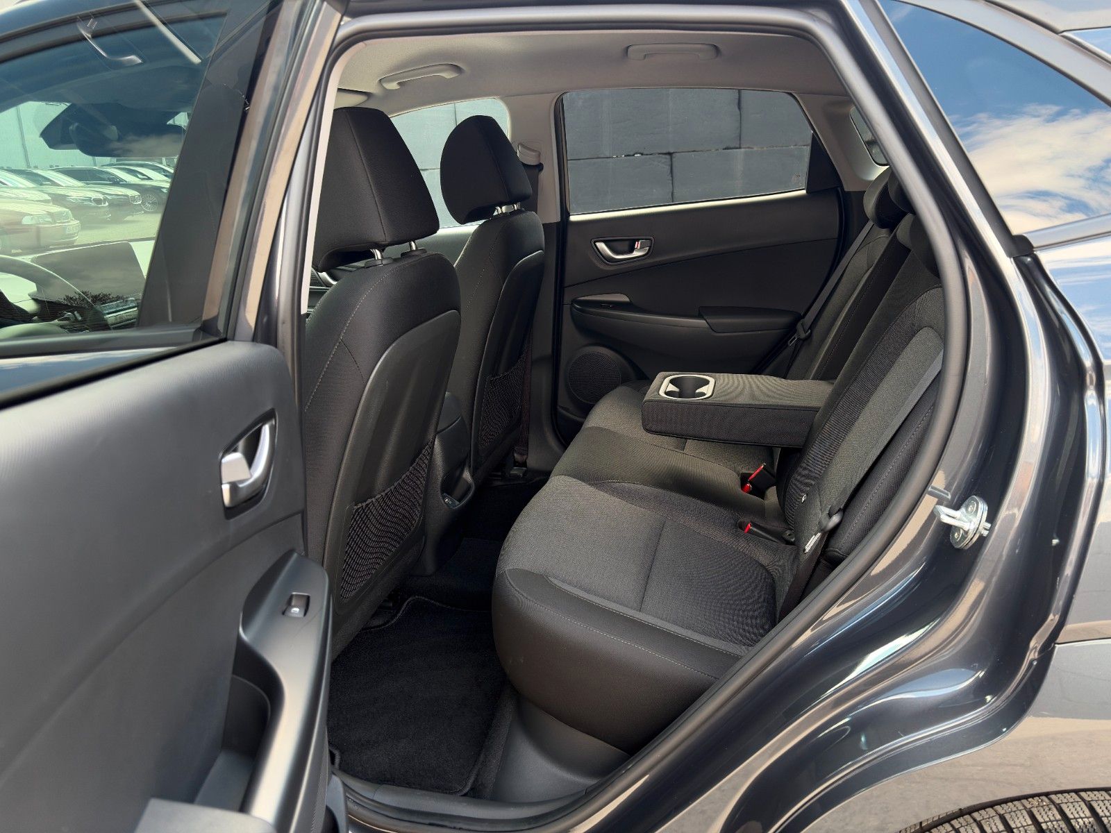 Fahrzeugabbildung Hyundai KONA E Trend NAV LHZ LKA LFA ACC KRELL CarPlay