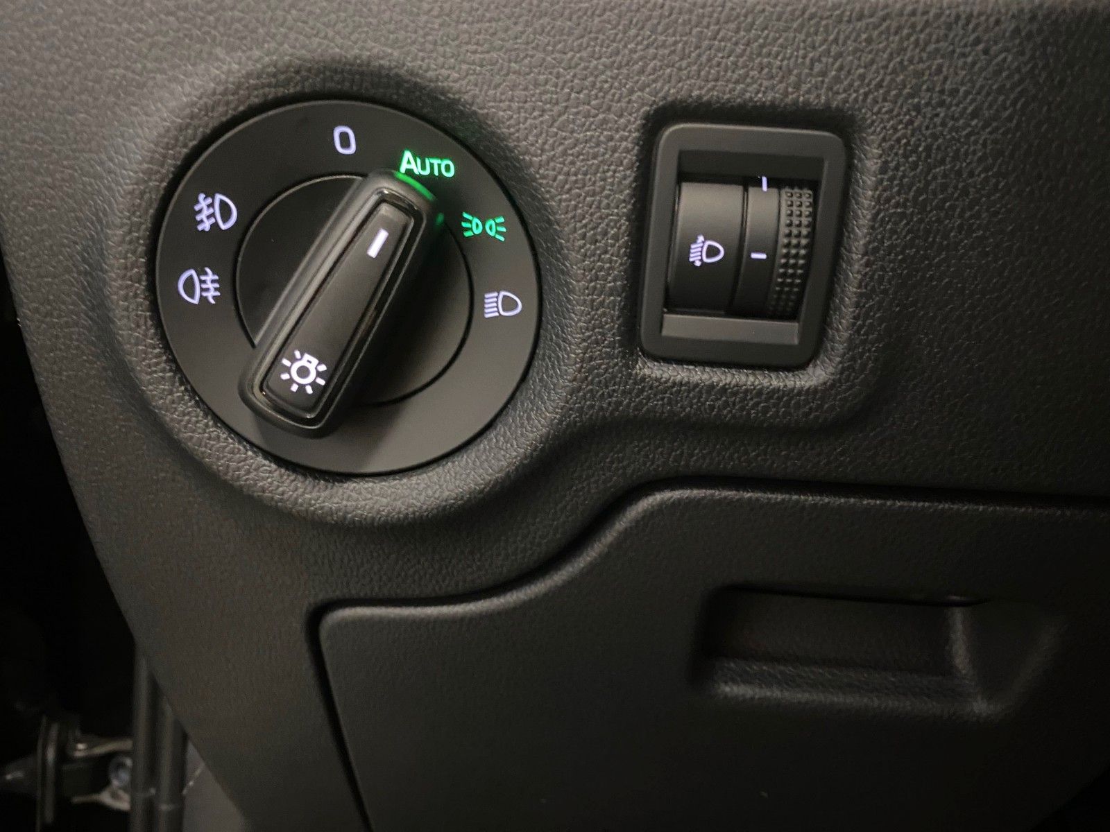 Fahrzeugabbildung SKODA Fabia 1.0l TSI 85kW DSG Drive+ TEMPOMAT+5J.Garan