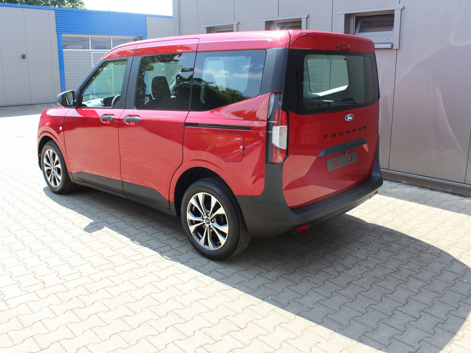 Fahrzeugabbildung Ford Tourneo Courier Trend