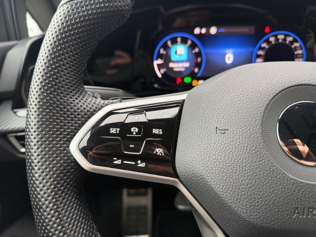 Golf 8 VIII R-Line 1.5 eTSI Navi ACC Rear View