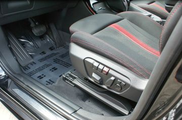 Fahrzeugabbildung BMW X1 xDrive20 dA Sport Line LED AHK NAVI 1.HAND