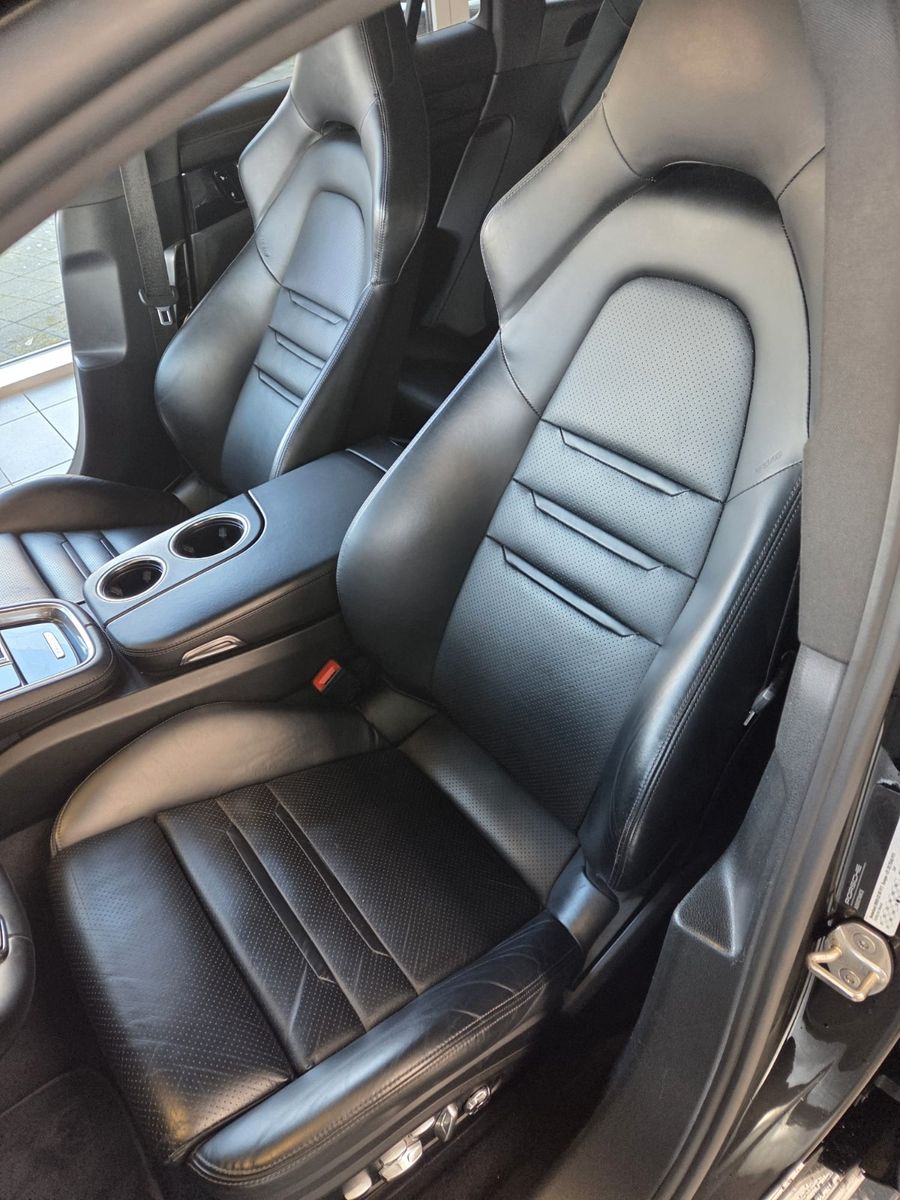 Fahrzeugabbildung Porsche Panamera Sport Turismo 4 E-Hybrid Platinum Editi