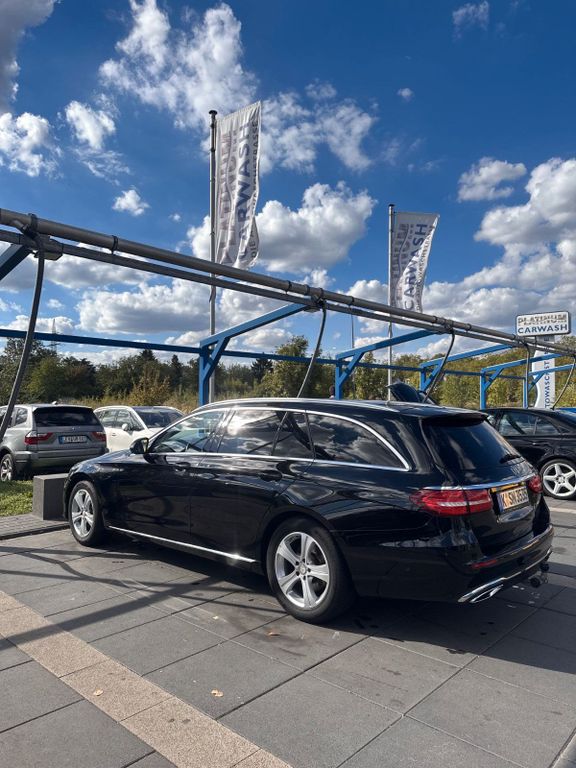 Image of Mercedes-Benz E 220