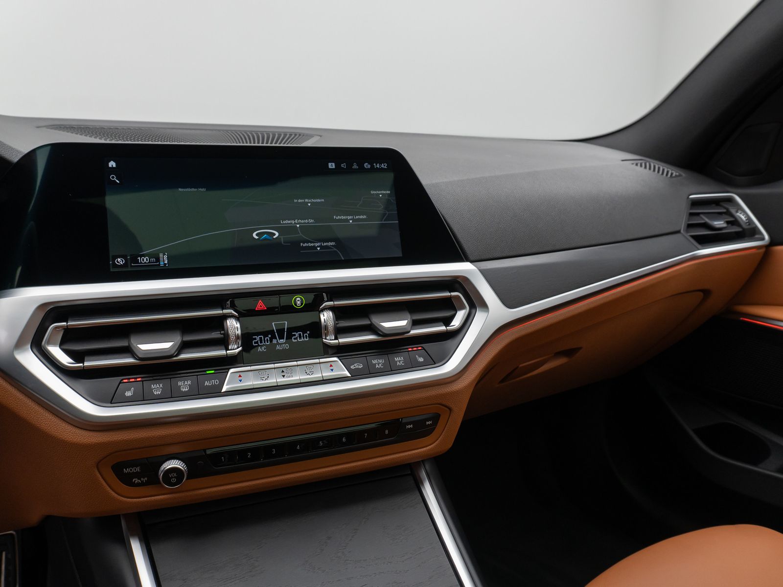Fahrzeugabbildung BMW 330e xD M Sport Panorama Laser Kamera HUD HiFi