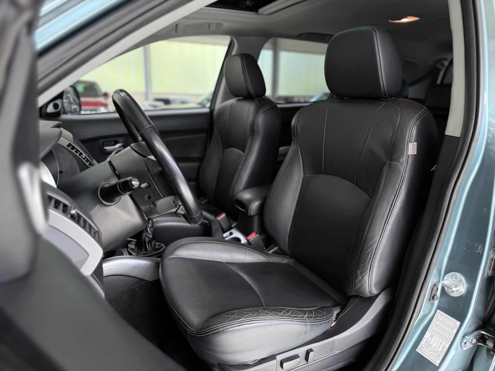Mitsubishi Outlander 2.2 DI-D 156 ch • 4WD • 7 places • Cuir • Toit ouvrant • Caméra