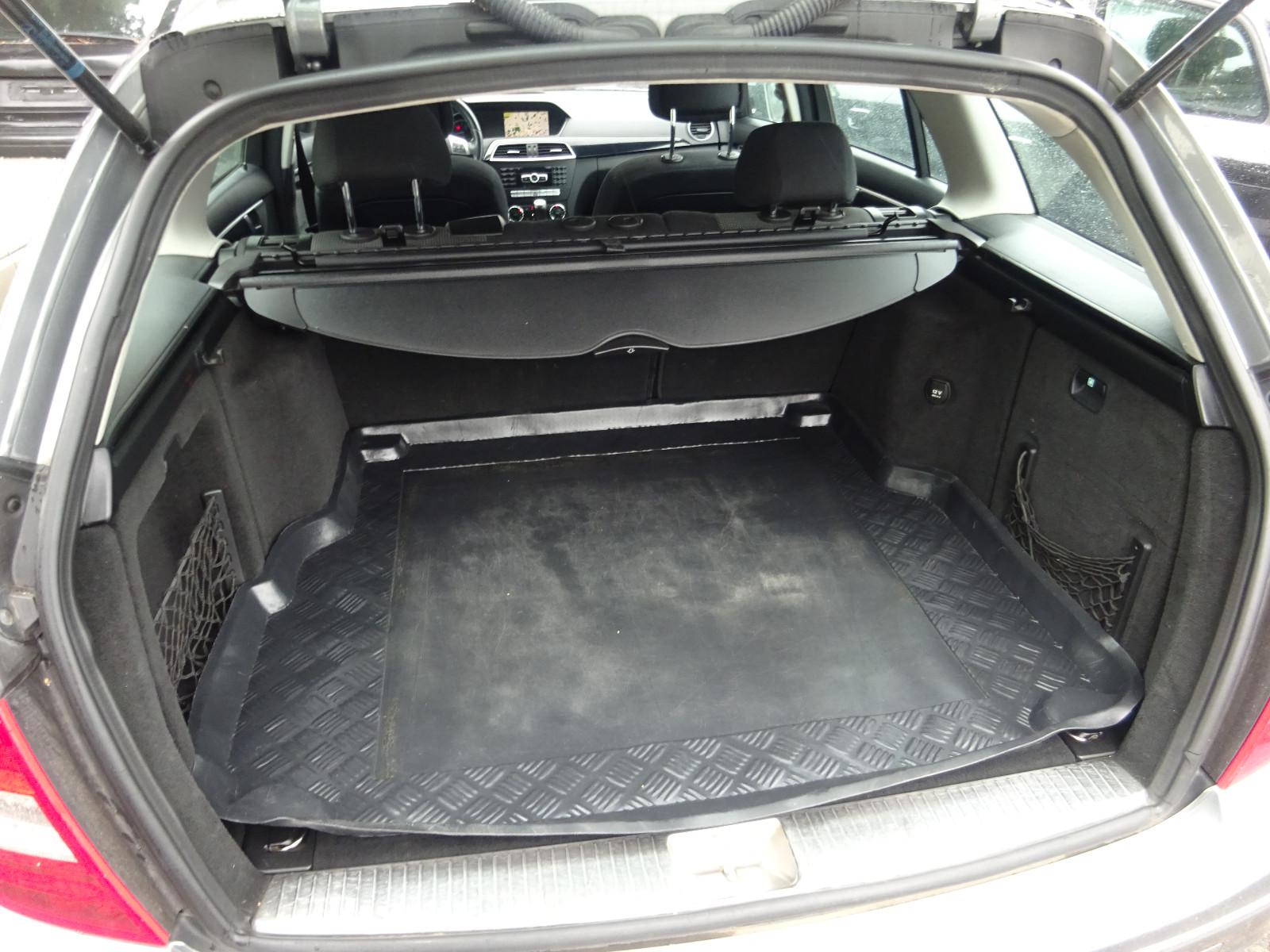 Mercedes-Benz C220 2011 — photo 8