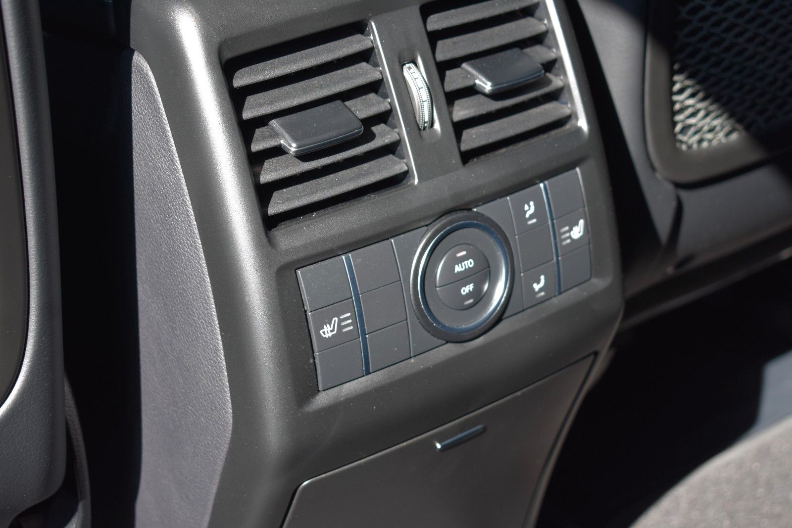Fahrzeugabbildung Mercedes-Benz ML 350 CDI Display Fond H&K AHK Pano Softclose