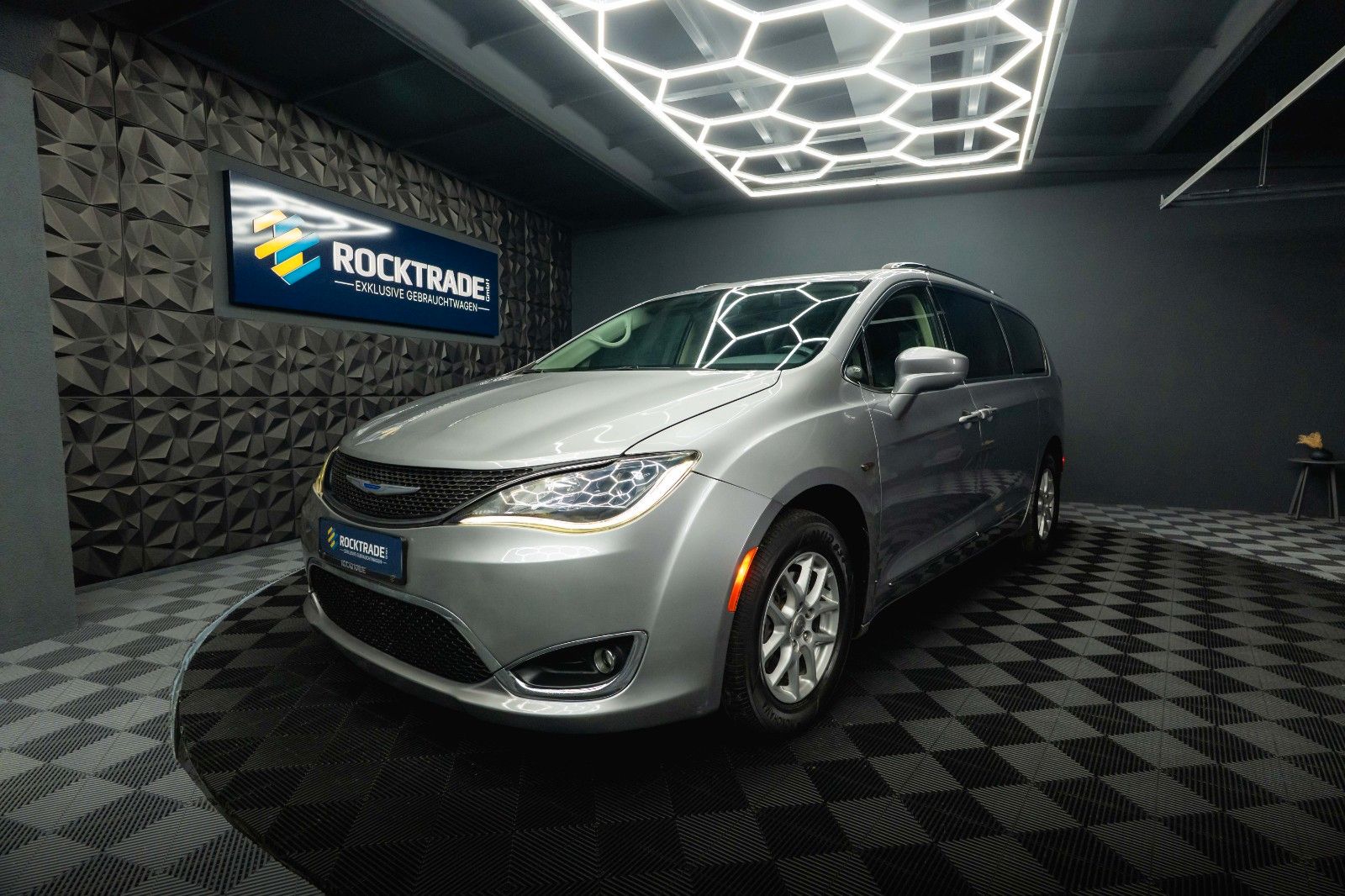 Fahrzeugabbildung Chrysler Pacifica 3.6 V6 Touring L *7 Sitze*LED*Kamera*