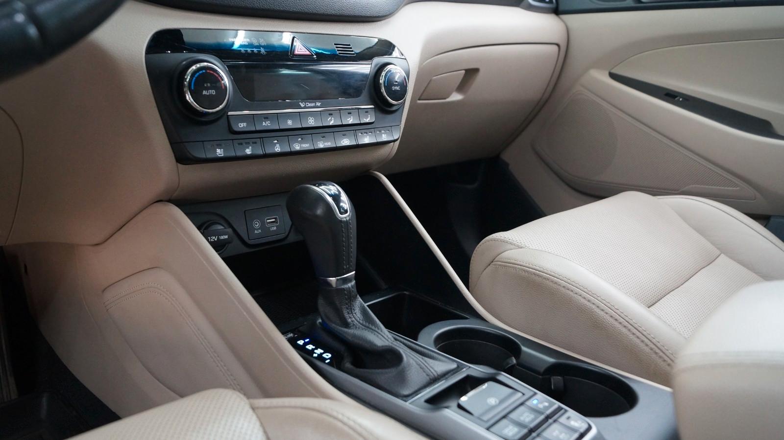 Hyundai Tucson Premium 4WD Automatik Kamera LED PDC BC