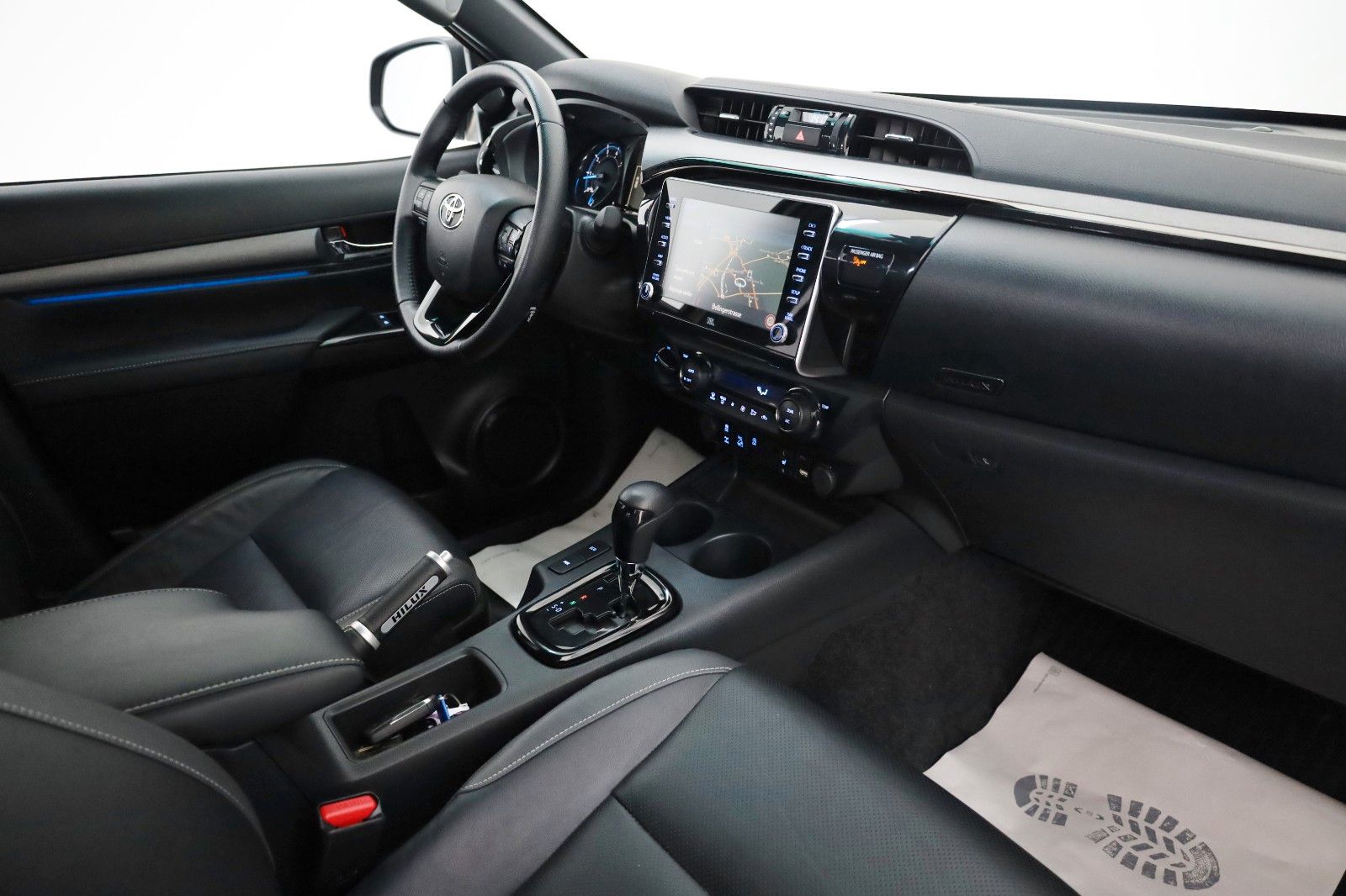 Fahrzeugabbildung Toyota Hilux 2.8 D-4D Invincible Sport,ACC,AHK,Rollo el