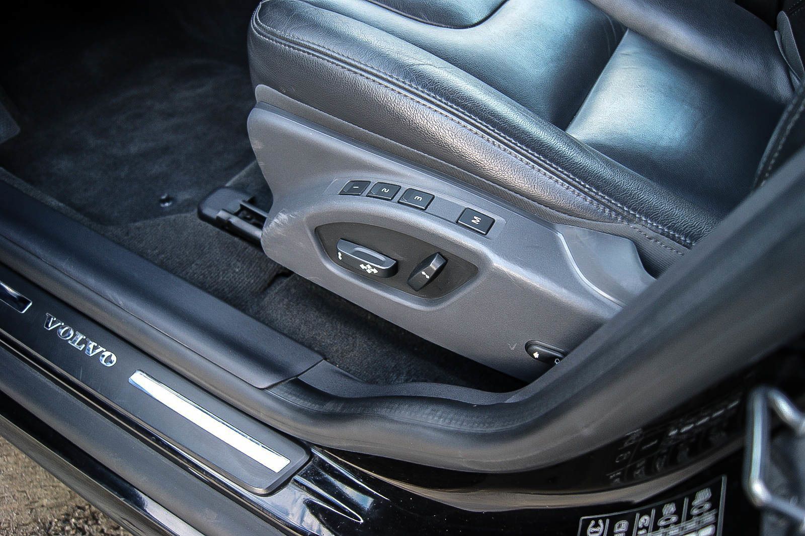 Fahrzeugabbildung Volvo XC60 D5 24 Summum AWD PANO STANDHZG KAMERA LEDER