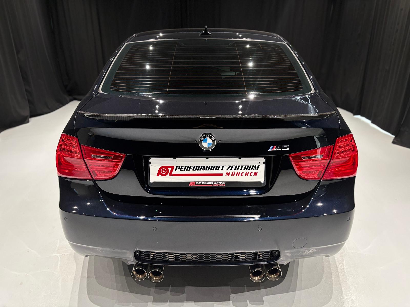 BMW M3 COMPETITION E90 4.0 V8 420ch DKG - ÉCHAPPEMENT M PERFORMANCE - CUIR NOVILLO ROUGE - AUDIO BMW INDIVIDUAL - SUSPENSION EDC - TOIT OUVRANT