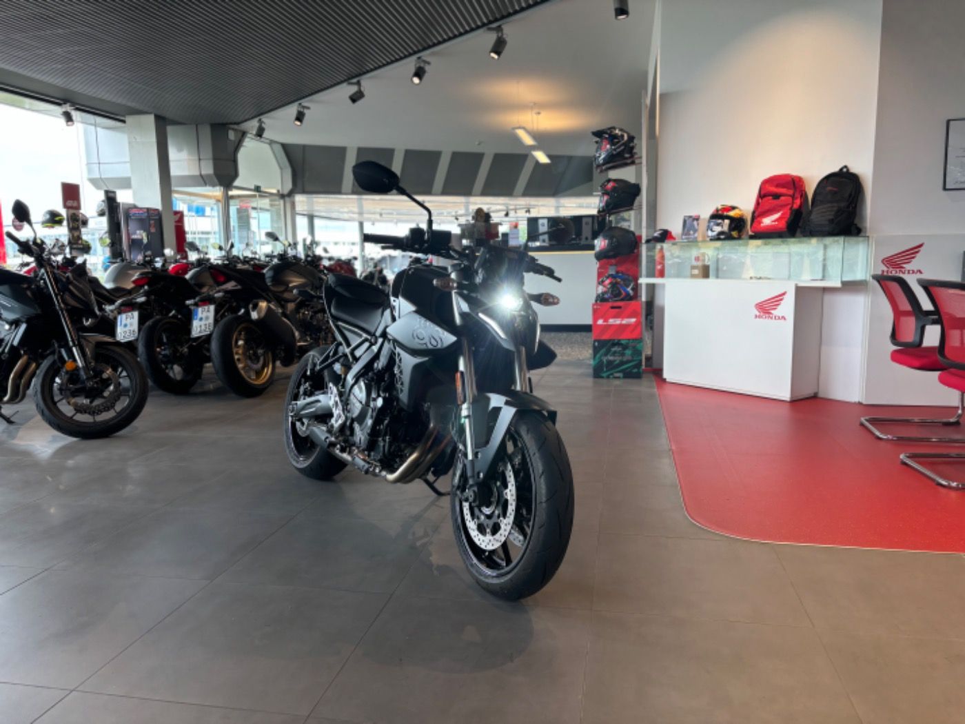 Fahrzeugabbildung Suzuki GSX 8 S  GSX 800