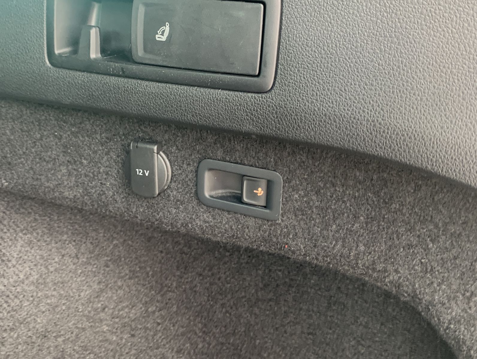 Fahrzeugabbildung Volkswagen Passat Variant 2.0 TDI*R-Line*4Motion*Leder*AHK*