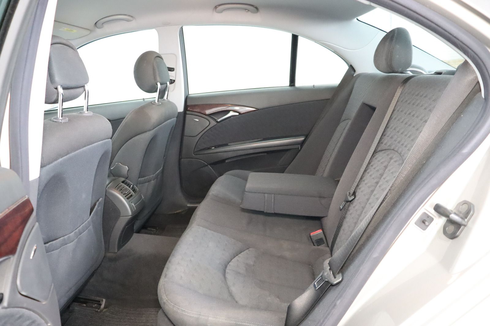 Fahrzeugabbildung Mercedes-Benz E 200 KOMPRESSOR Automatik * Klimaautom. *