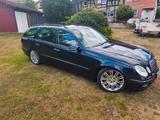 Mercedes-Benz E 280 T AVANTGARDE  - Mercedes-Benz E 280 mit Benzin-Antrieb: Kombi