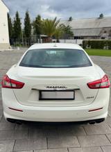 Maserati Ghibli 3.0 V6 TÜV 03/27, SOFT-Close, KEYLEES GO - weiße Maserati Ghibli