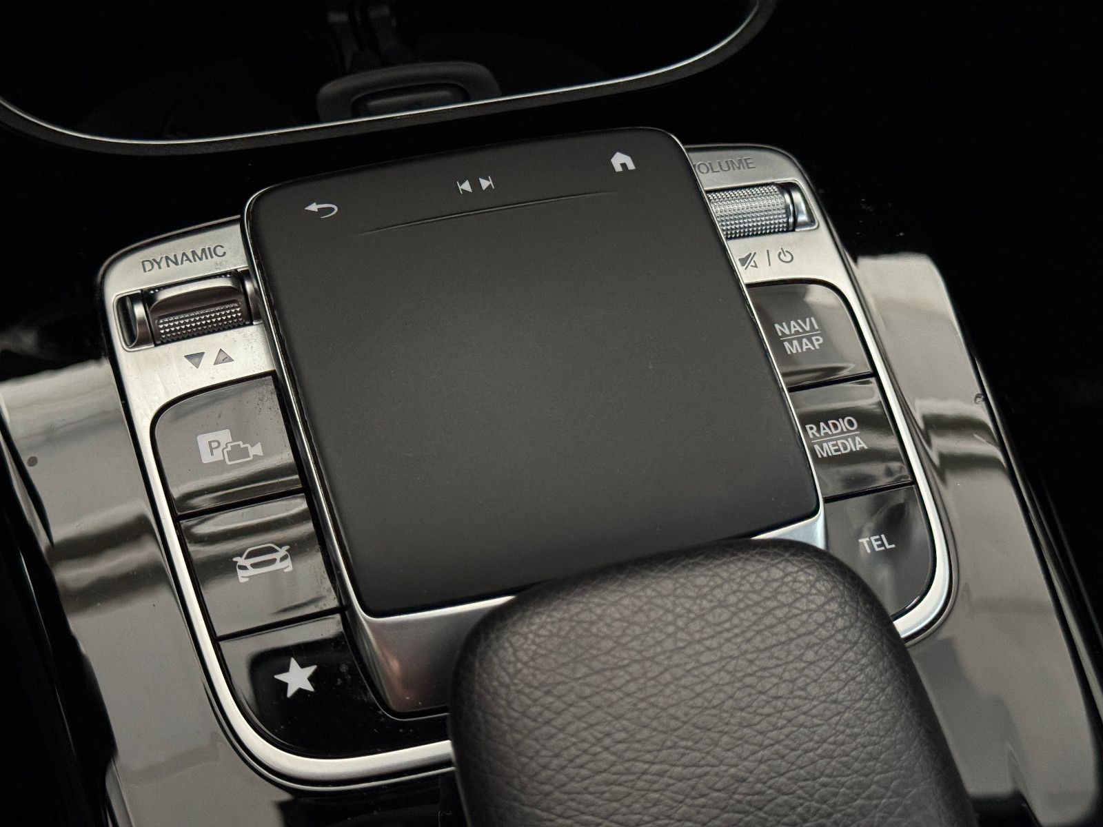 Fahrzeugabbildung Mercedes-Benz A 180 d PROGRESSIVE SPORTPAKET LED NAVI MBUX +