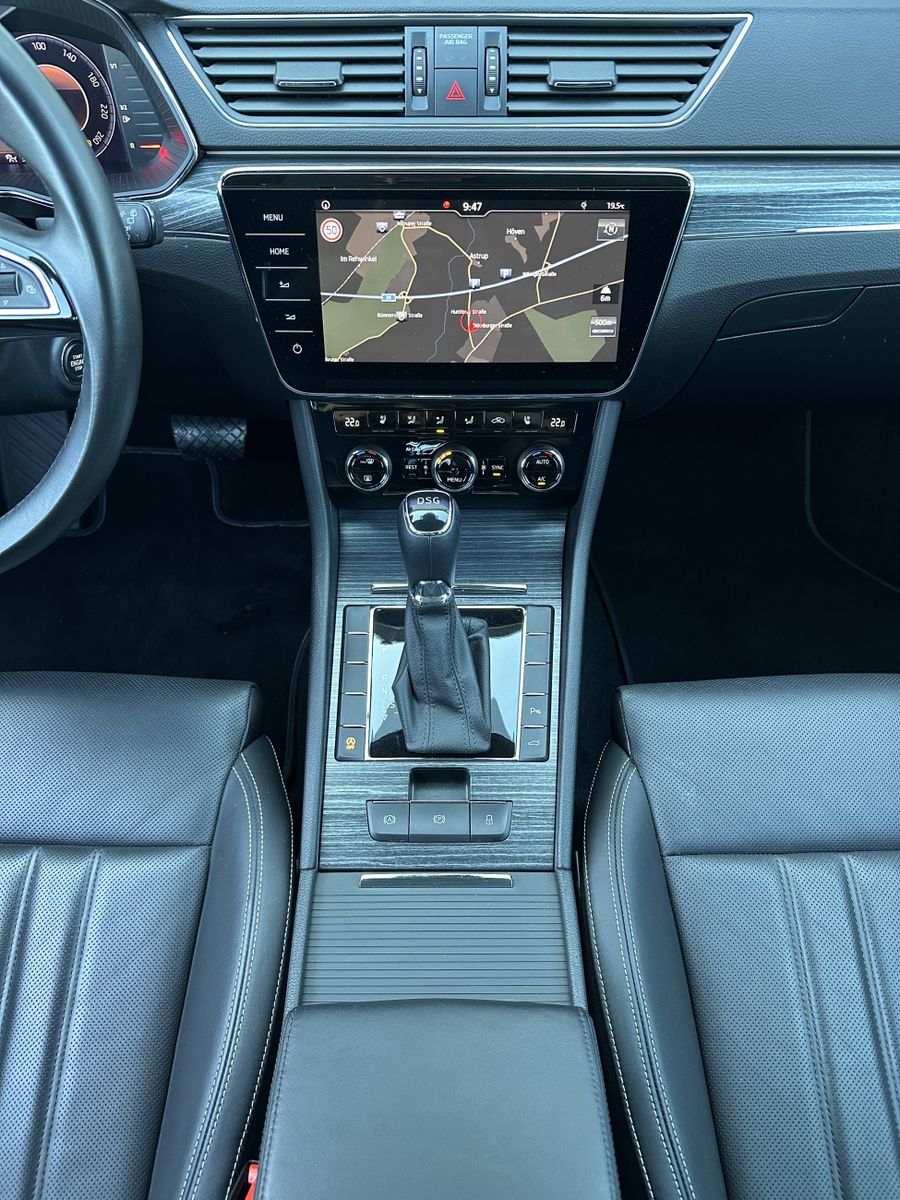 Fahrzeugabbildung SKODA Superb Combi 2.0 TDI Premium Edition NAV+LED+AHK