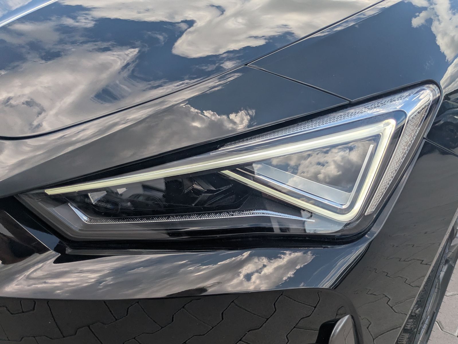 Fahrzeugabbildung CUPRA Leon 1.5 eTSI DSG MATRIX-LED*ACC*AHK*KAMERA*18"