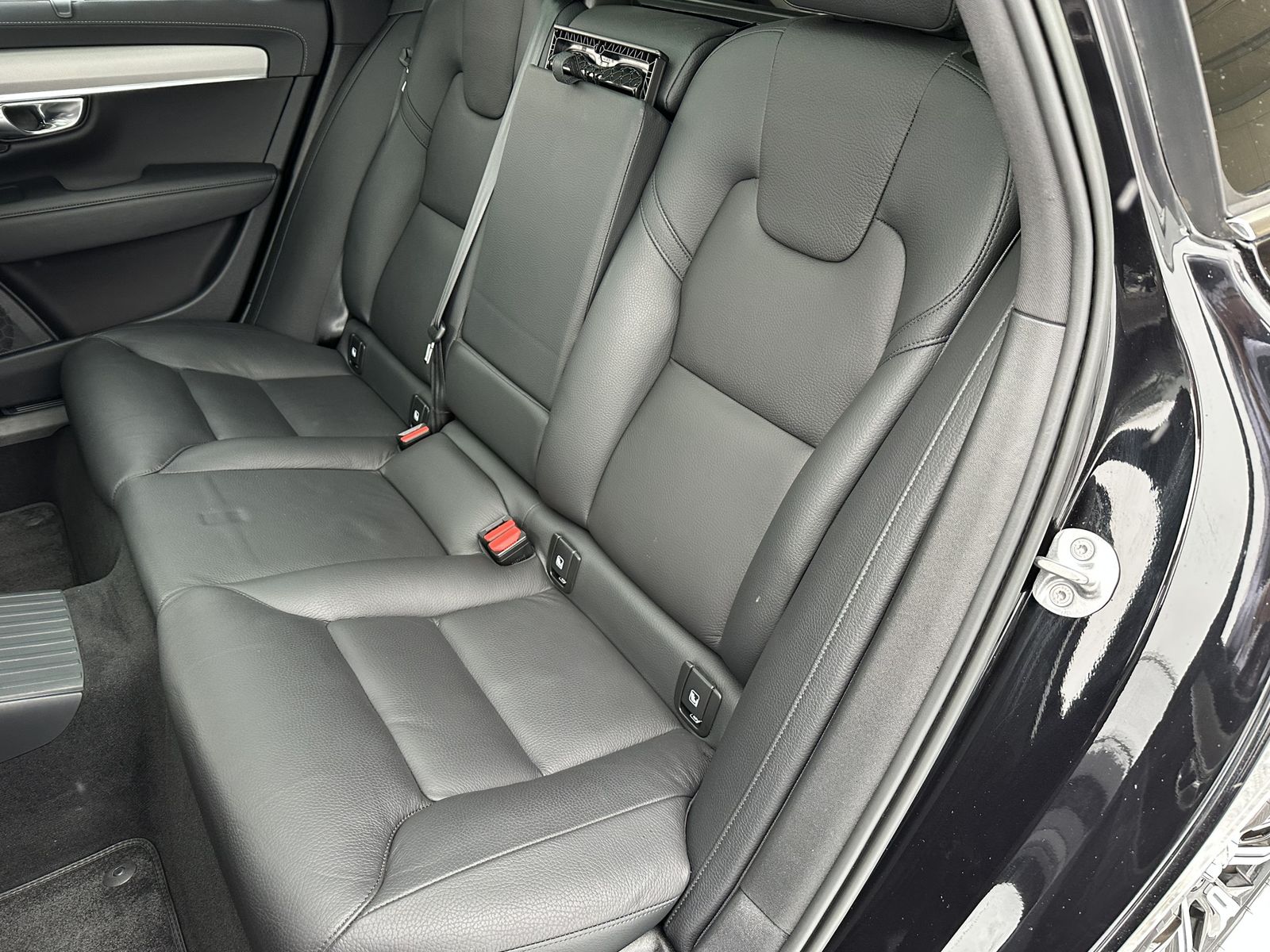 Fahrzeugabbildung Volvo V90 T6 AWD Plus Bright NAV+LED+360°+H&K+PANO+VC